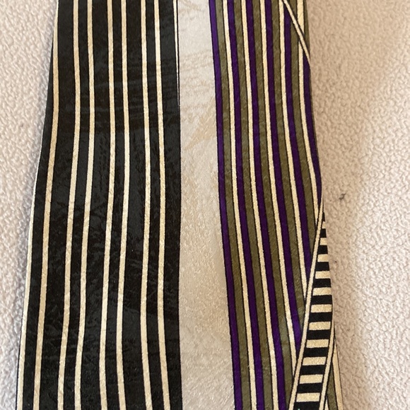 Men’s black,purple,green and cream - Picture 2 of 3